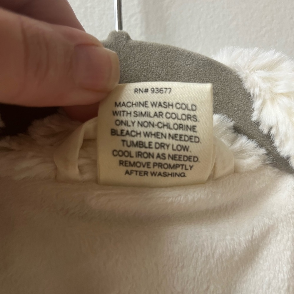 Cozy White Textured Robe - Picture 6 of 6